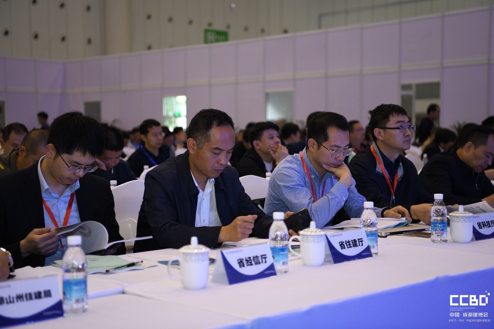 四川省首屆鋼結(jié)構(gòu)發(fā)展論壇(圖7) 四川省首屆鋼結(jié)構(gòu)發(fā)展論壇(圖7)