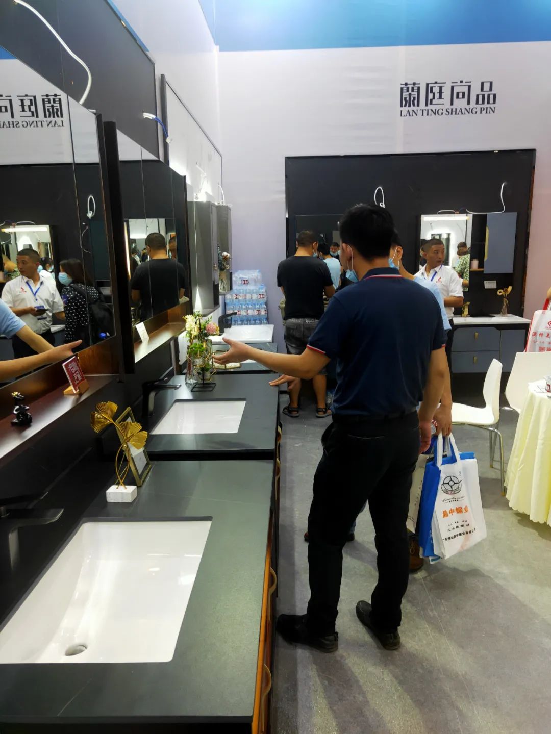 高定風(fēng)口下，巖板是否會(huì)成為瓷磚行業(yè)進(jìn)軍定制家居產(chǎn)業(yè)的“殺手锏”？(圖5)